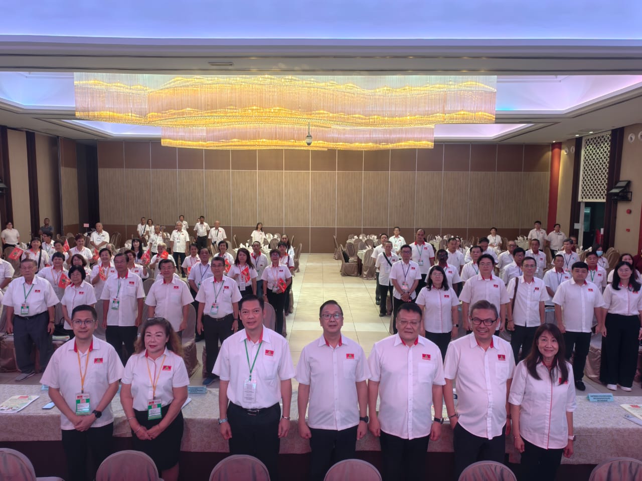 森州民政党会员大会获得党员踊跃出席。前排左起李文轩、吴秀玲、李万金、刘华才、颜炳南、蔡高廷及曾梦茜。