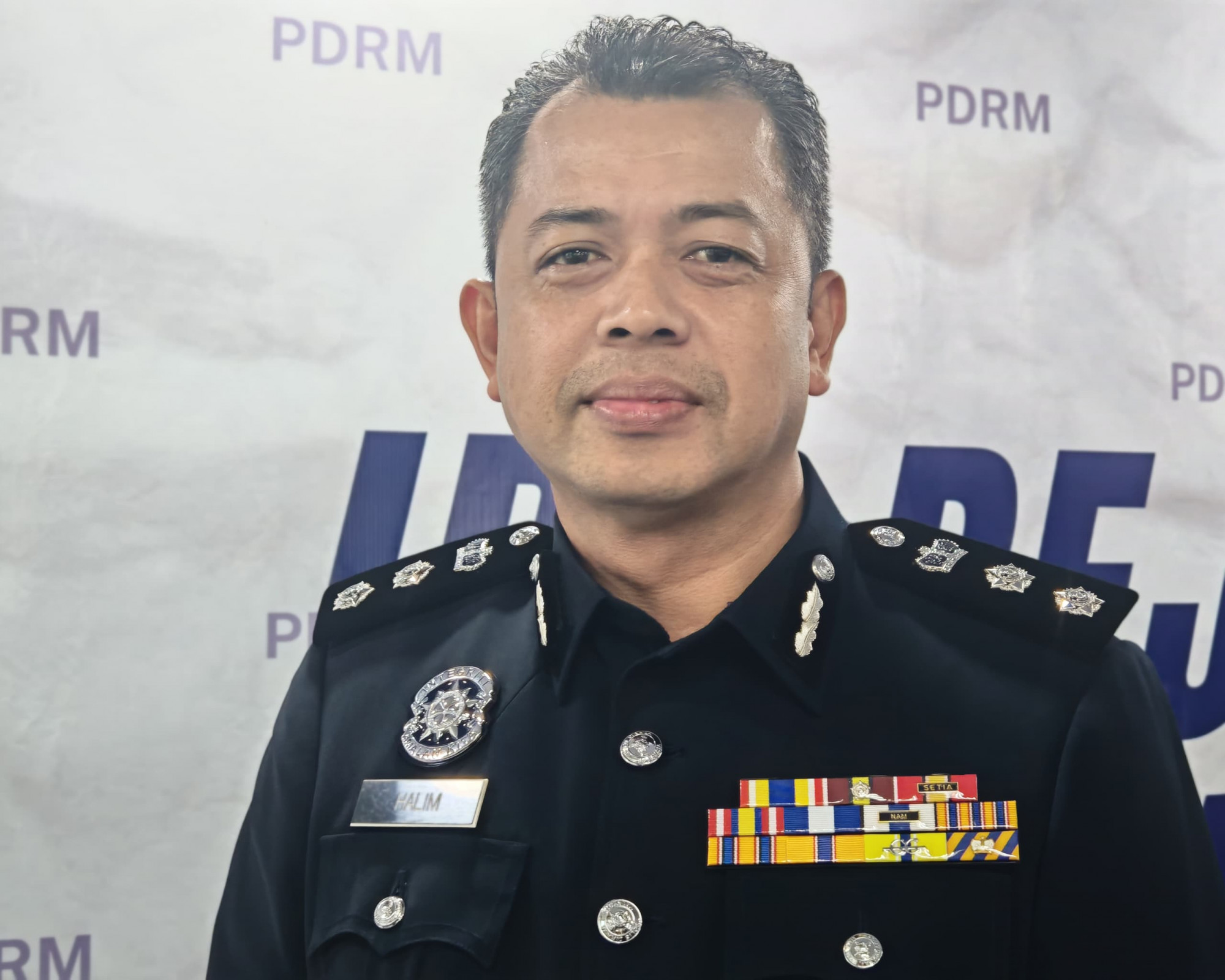 哈林证实，警方已逮捕10名嫌犯助查。