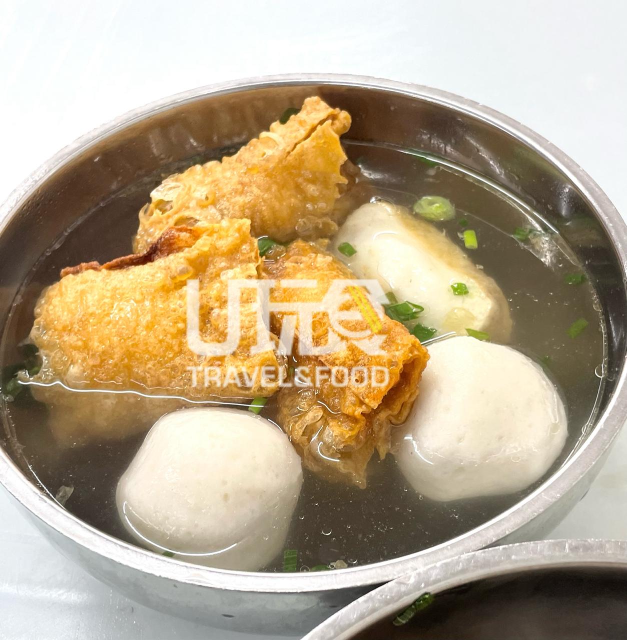 蓝仁俊与家人每日凌晨起身打鱼肉现酿料，让食客吃上最新鲜的食材。