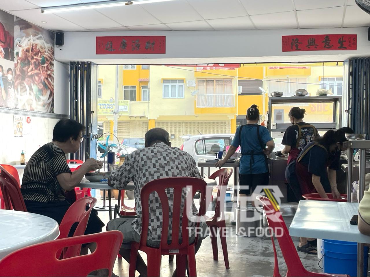 姑务酿豆腐店以本地老顾客居多。