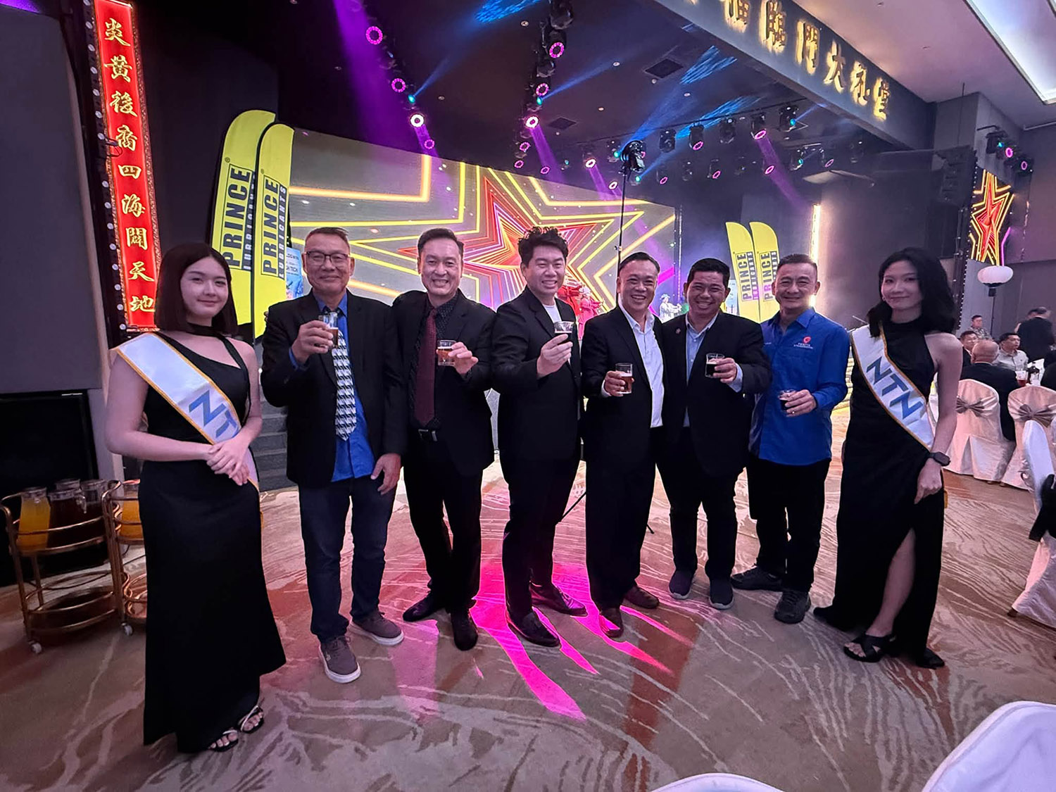 彭亨机械及车辆零件商会成员出席威省机械及车辆零件商会53周年庆典。