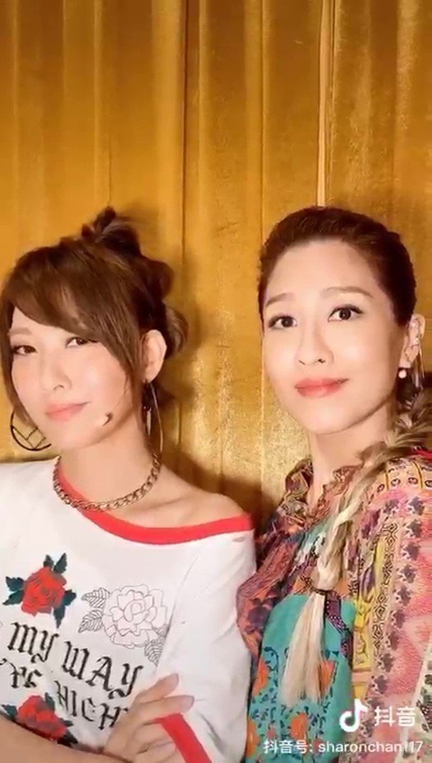陈敏之和李彩华拍了被粉丝认错的自娱影片，但两人站在一起时，看起来更像。