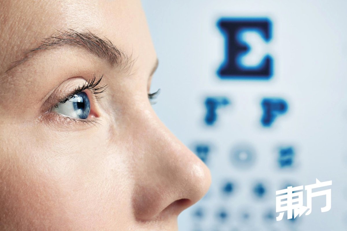 PRK术后疼痛较明显，视力恢复也较慢，也可能造成干眼问题。LASIK可能产生与角膜瓣相关的并发症，如：表皮瓣受损或眼球外伤时角膜移位，但机率不高。