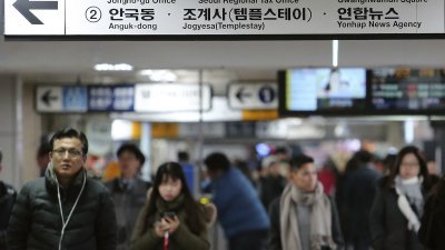 因为中国的强硬措施，使得韩国民众对中国的好感度逐渐降低，前往中国旅游的韩客因此大幅锐减，改成前往东南亚、日本旅游。