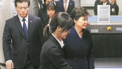 朴槿惠被扣押在首尔拘留所期间，将受到7女警全天候监视。