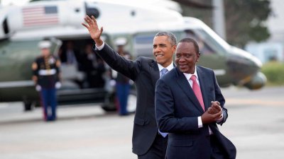 奥巴马（左）和肯尼亚总统甘耶达。
