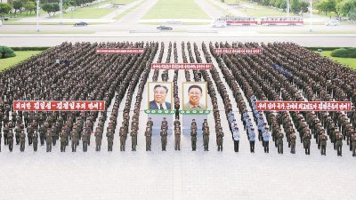 朝鲜首都平壤连续3天有大型反美集会，大批青年、工人及工会成员周五聚集在一个露天剧场，抗议联合国制裁朝鲜。朝鲜官方更声称，全国至今有近350万人要求加入军队，就制裁一事向美国报复。