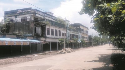 罗兴亚穆斯林叛乱分子袭击事件发生后，当局要求若开邦孟都的民众留在家里，当地街上一片死寂。