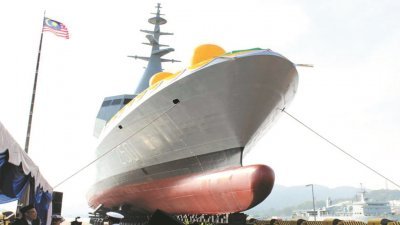 由本土自行打造的海军最大型濒海战斗舰─玛哈拉惹里拉号，有望在明年杪完成及试航。