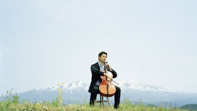 2009年，为日本电影夺下首座奥斯卡最佳外语片奖的《送行者：礼仪师的乐章》，掀起一股“送行者”热潮，一度让电影拍摄地山形县成日本最热门的景点。片中的男主角本是乐团的大提琴手，在乐团解散后，阴差阳错成了礼仪师。