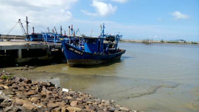 JHF 8826渔船遭印尼执法单位扣留12天后，终于在周五凌晨平安归来。