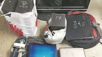 警方起获数台电脑及登山包。