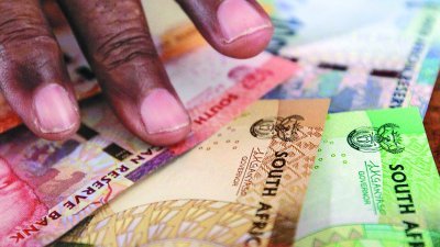 南非兰特是最容易受到丧失殖利率优势影响的新兴货币，部份原因是该国紧张的经济和政治背景。