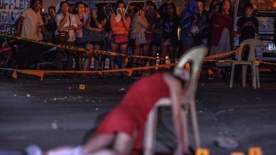 今年3月3日，29岁的帕多瓦遭两名蒙面枪手枪杀后，陈尸路边摊椅子上，案件震惊全国。