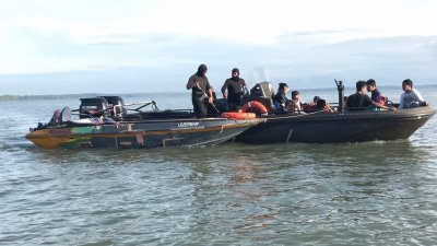 水警周六在山打根7哩海域附近，成功阻截运载非法移民偷渡入境的船只。