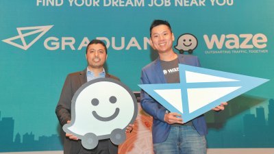 纳比尔（左）与林谢明共同推介新的Graduan x Waze服务。