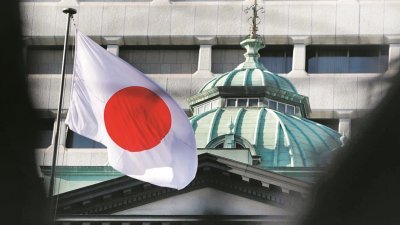 日本央行维持政策不变，推迟实现通胀率2%的时间。