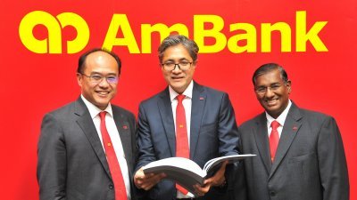 大马银行和兴业银行之间的合并案商讨进展良好，左起为大马银行首席财务员林傅聪、苏莱曼及执行副主席甘尼斯古玛。