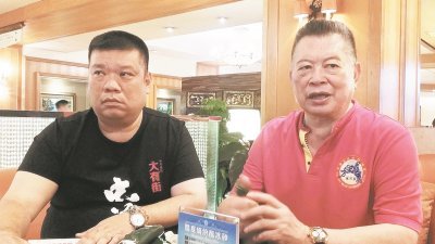孙橹华（左起）与刘会进向大马媒体，总结全球洪门联盟忠义论坛考察。