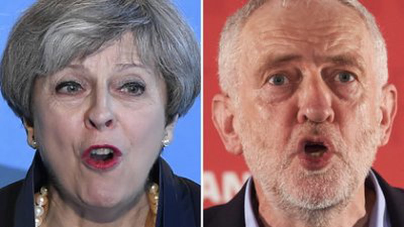 英国首相特丽莎梅（左）与工党领袖柯宾（右）抢推政策吸引选民。