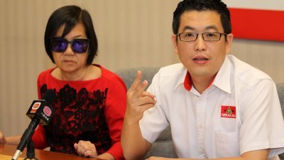 刘博文（右）指出，卓秀美加码投资时，连续2次投下总计共4万5000令吉的投资金额。