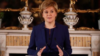 苏格兰民族党党魁兼苏格兰首席部长斯特金，周五在爱丁堡召开记者会，表示会反省选举结果，也会重新思考是否推动第2次苏格兰独立公投。