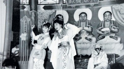 拥有“中国音乐活化石”之称的泉州南音，虽然曾经在大马广泛流传，但随著听得懂金厦口腔闽南语的人已经不多，因此福建传统剧曲也逐渐迈向没落。