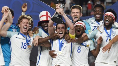 英格兰国青队，周日在20岁以下青年世界杯足球决赛，以1比0绝杀委内瑞拉，史上首次捧起冠军，也成为史上第11支赢得世青赛冠军的球队。