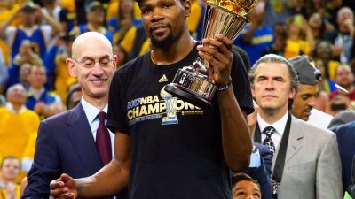 本赛季加盟金州勇士的杜兰特除了夺得职业生涯的首枚冠军指环，更成为NBA总决赛最有价值球员（MVP）。