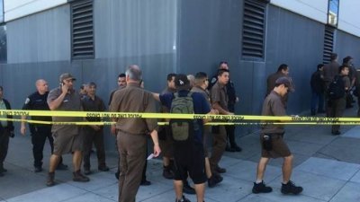 美国加州三藩市的UPS快递公司包裹运送中心爆发枪击案，一名怀疑对公司不满的员工向同僚开枪。案发后警方一度疏散该办公室内所有人。
