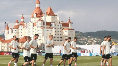 世界杯冠军德国队才刚抵步索契不到几小时，便展开训练。