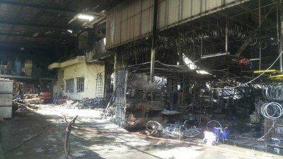 脚踏车制造厂遭遇火劫，现场一片凌乱，业主20年的心血化为乌有。