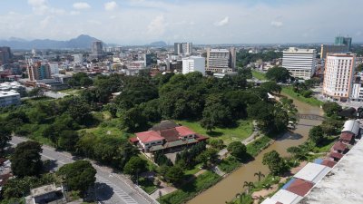 霹雳州获得旅游及文化部宣布为国内第二干净州属，消息传来，令人鼓舞。图为怡保鸟瞰图