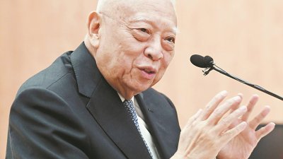 董建华接受新华社记者专访时称，“一国两制”在香港的实践，毫无疑问取得了巨大成功。