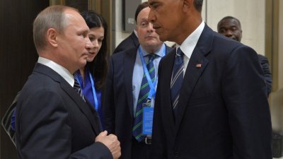 美国前总统奥巴马执政后期，俄罗斯被指干预美国总统选举，两国关系恶化。这是奥巴马（右）2016年9月5日，在中国杭州出席20国集团（G20）峰会时，与俄罗斯总统普京碰面，两人神情严肃。