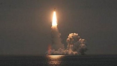 布拉瓦导弹于2014年在白海的试射画面。