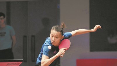 尽管在24分钟内以5比0横扫泰国的东运会冠军素塔西尼，但中国女乒国手武杨（图）最终无力救主。 