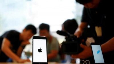 苹果iPhone 7销量下滑，料加大新手机大卖的压力。