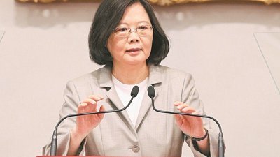 蔡英文就职台湾总统将满周年，她周五上午在总统府内接见海外华文媒体时发表谈话。