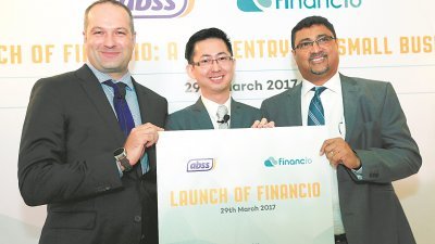 亚洲商务软件解决方案公司（ABSS）推出Financio自动会计软件，左起为保罗肯伟、黄晓杰及阿米尔。