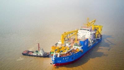 继4年前于南海吹填出6个人工岛的“天鲸号”后，中国另艘亚洲最大、更强的国产自航挖泥船“天鲲号”，周五在江苏省启东市下水。