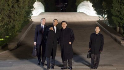 美国前总统奥巴马（左2）2014年11月访华，获邀到中南海，与习近平上演“瀛台夜话”。