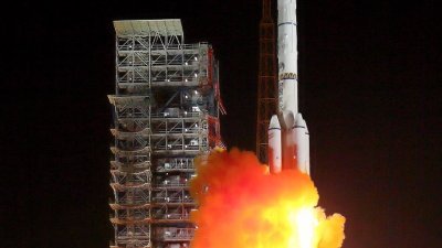 中国周日傍晚7时45分，在西昌卫星发射中心用长征三号乙运载火箭，成功发射两颗北斗三号全球组网卫星。