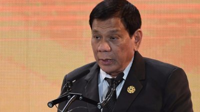 菲律宾总统杜特蒂周四在APEC会议上发表讲话。