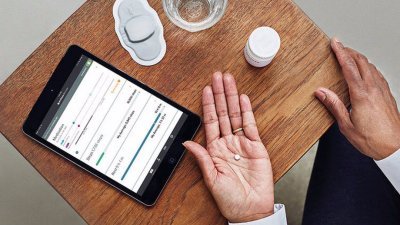 由日本大冢制药生产的全球首只数码药物“Abilify MyCite”获美国食品及药物监管局（FDA）批准上市，但也引起病人隐私可能被侵犯的忧虑。