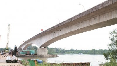 苏丹尤索夫大桥关闭后影响甚广，更使曼绒运输业的成本变相提升20％。