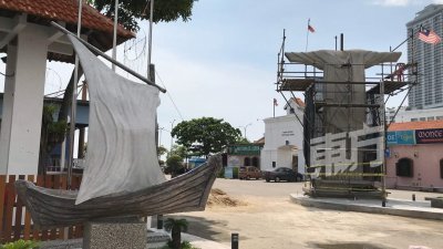葡萄牙村打造耶稣雕像及小帆船塑像，以迎接来临的圣诞节，但是因为未获得批准而面对必须拆除的命运。（摄影：魏美琪）