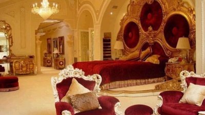 被推翻下台的前总统穆加贝的豪宅曝光，室内以西洋风格为主，墙壁、地面和家俱都以金色及象牙色为主题装修。