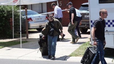 维多利亚警方周二搜查墨尔本西部郊区韦里比的一家住所，带走一些与恐袭计划有关的证物。