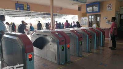 莎阿南峇当爪哇站因巴生7站暂时关闭服务，乘客增加30%。